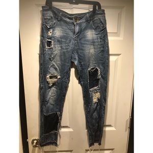 Distressed stretch jeans